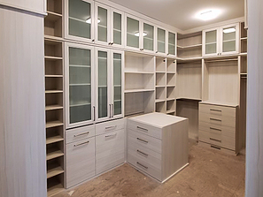 Walk-in Closet with Peninsula